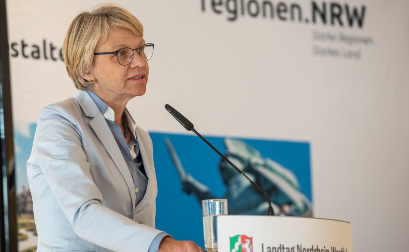 Münsterland e.V. lädt ein – Dorothee Feller, Regierungspräsidentin der Bezirksregierung Münster, begrüßte die Gäste im Namen aller Regionen. (Foto: Arne Pöhnert)