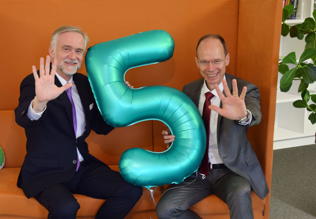 Freuen sich über 5 aufregende Jahre im ICO (v.l.n.r.): Oberbürgermeister Wolfgang Griesert und Landrat Dr. Michael Lübbersmann. (Foto: Wiebke Vollbrecht)