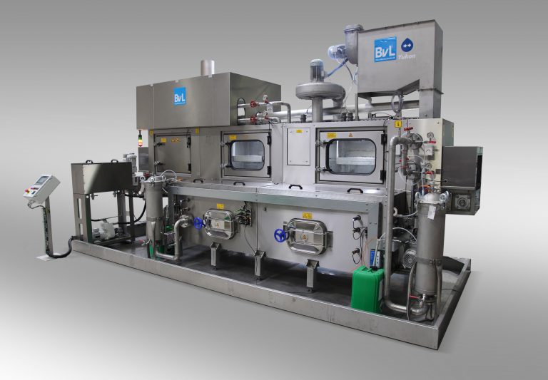Die Durchlaufanlagen Yukon von BvL bieten sich besonders für die Reinigung von Serienbauteilen bei durchgängigem Materialfluss an. (Bild: BvL)