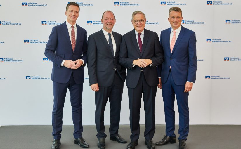 Volksbank-Vorstand (v.l.) Ulrich Scheppan, Reinhold Frieling, Thomas Sterthoff und Michael Deitert (Vorstandsvorsitzender seit dem 01.07.2019) (Foto: Volksbank Bielefeld-Gütersloh eG)