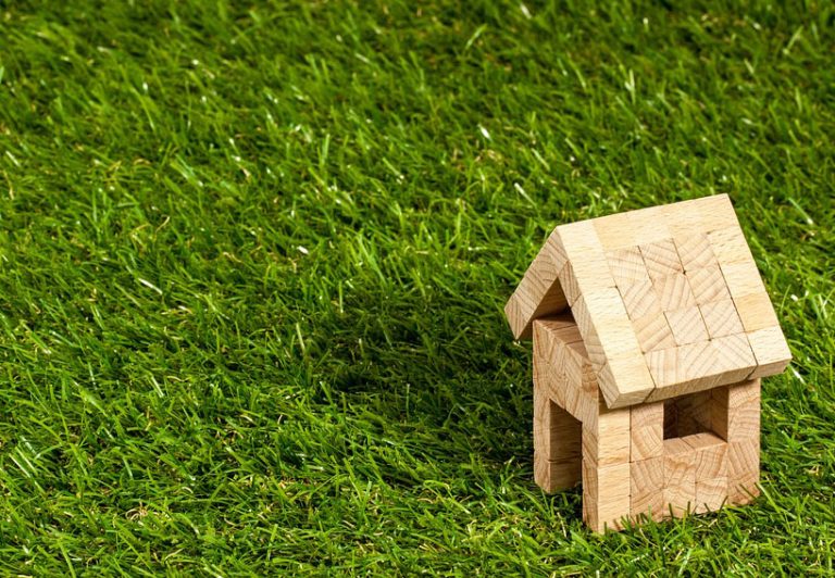 Wer bei einer Immobilie vergleich kann viele Kosten einsparen. (Foto: image4you/ pixabay)