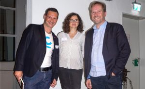 Die Initiatoren des 16. Netzwerktreffens E-Commerce OWL (v.l.) Dirk Markus (Geschäftsleitung Marketing von Creditreform Herford & Minden Dorff GmbH & Co. KG), Stefanie Jany (Geschäftsführerin der Online Marketing Agentur coupling media GmbH) und der Referent des Abends Martin Groß-Albenhausen (Stellvertretender Hauptgeschäftsführer vom Bundesverband E-Commerce und Versandhandel Deutschland e.V. (bevh)) - Foto: Wehrmann