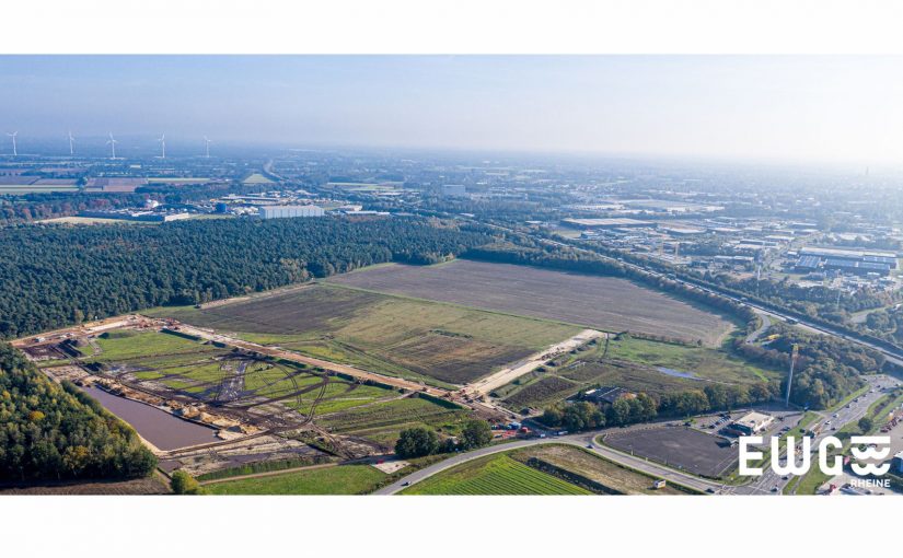 Stand der Erschließungsarbeiten im neuen Industriegebiet RHEINE 30|70 nördlich der A30 – Panoramaluftbild vom 23. Oktober 2019 - Foto: EWG Rheine