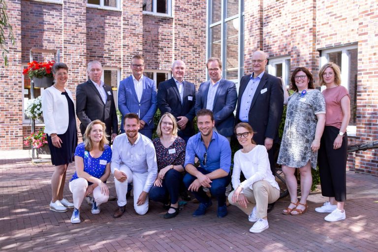 Viele Projektpartner wirkten am Erfolg von iPro-N mit, darunter auch der Münsterland e.V. Regiokoordinatorin für das Münsterland war Ruth Petermann (vordere Reihe, r.). Projektpartner von iPro-N © Münsterland e.V.