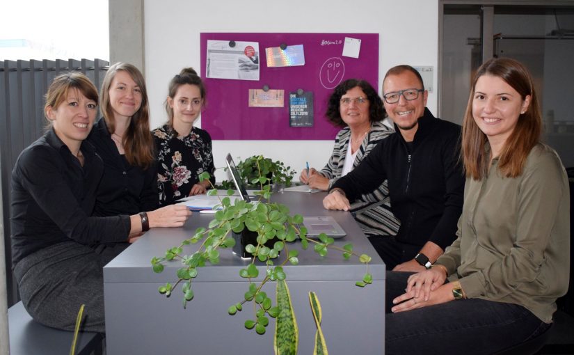 Prof. Dr. Judith Pütter, Helen Meyer, Angelika Richter, Josie Olk, Ingo Arndt, Elena Rüther (v.l.) - Foto: Hochschule Hamm-Lippstadt