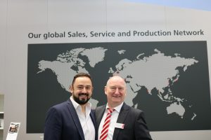 BST eltromat und SeeOne unterzeichneten auf der K 2019 einen Partnerschaftsvertrag