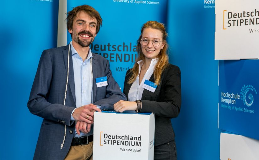 (v.l.n.r.): Jan-Philip Steinhauser (Studierender an der Hochschule Kempten), Leonie Uhl (Personalreferentin bei MULTIVAC) Bildaufnahme: Ralf Lienert