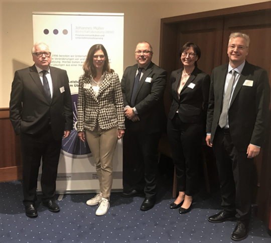 Von links nach rechts: Johannes Müller, Johannes Müller Wirtschaftsberatung (Bünde), Prof. Dr. Christina Hoon, Universität Bielefeld, Dr. Nils Wigginghaus, BRANDI Rechtsanwälte (Gütersloh), Hedwig Holkenbrink, VR Equitypartner (Münster), Carsten Müller, Johannes Müller Wirtschaftsberatung (Bünde) ) - Foto: MüllerForum