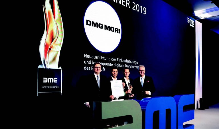 Besondere Ehrung: DMG MORI erhält den diesjährigen Innovationspreis des Bundesverbands Materialwirtschaft, Einkauf und Logistik e.V. (BME) für sein erfolgreiches Einkaufs- und Logistikmanagement. (v.l.n.r.: Dr. Silvius Grobosch, BME-Hauptgeschäftsführer, Tanju Durmaz, Leiter Corporate Purchasing Strategy DMG MORI, Timo Rickermann, Chief Purchasing Officer DMG MORI und Dr. Michael Nießen, Jury-Sprecher BME-Innovationspreis) - Foto: DMG Mori