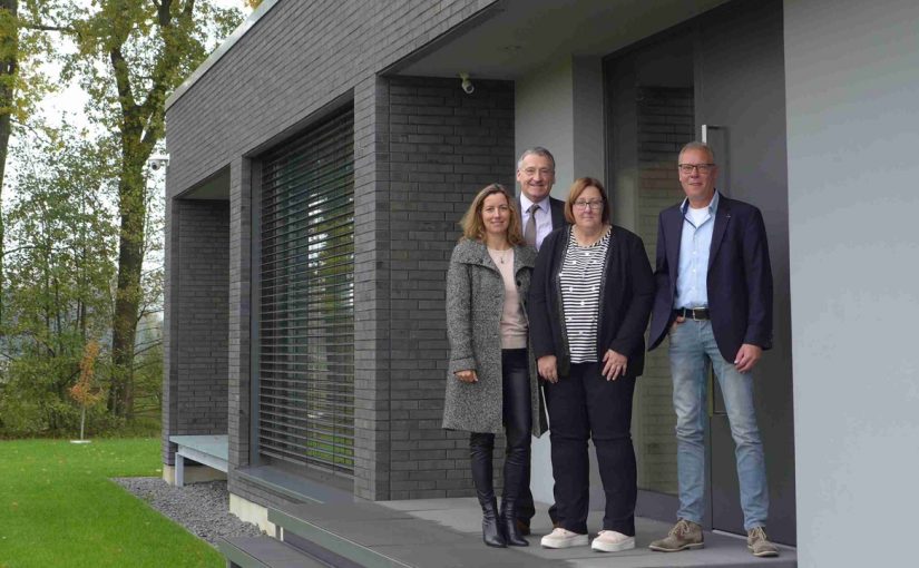 v.l.n.r.: Gisela Horstmann, Bügermeister Georg Moenikes, Karin Sindermann, Martin Sindermann - Foto: Stadt Emsdetten