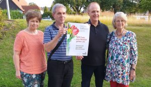 Kurt Uwe Kreinau (2. v.r.) unterstützt die Gemeinschaft Sant' Egidio - Freundschaft mit den Armen, einer Tafel für Bedürftige und Obdachlose. Die Spende dient für ein Weihnachtsmahl am 26.12.2019. Foto: Hettich