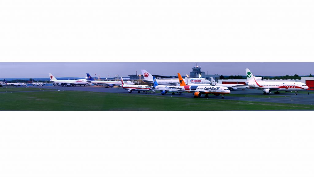 26. Mai 2004, ein Rekordtag am Airport mit 20 Flugzeugen der Größenklasse Boeing 737 und größer gleichzeitig vor Ort anlässlich des Champions League Finals in Gelsenkirchen (Bildquelle: Paderborn-Lippstadt Airport)