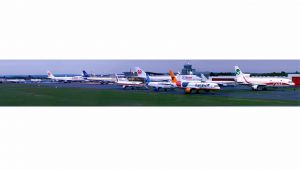 26. Mai 2004, ein Rekordtag am Airport mit 20 Flugzeugen der Größenklasse Boeing 737 und größer gleichzeitig vor Ort anlässlich des Champions League Finals in Gelsenkirchen (Bildquelle: Paderborn-Lippstadt Airport)