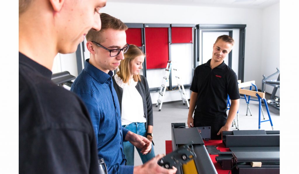 In internen und externen Workshops können die Auszubildenden neue Erfahrungen sammeln. - Foto: markilux