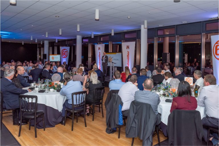 Bildunterschrift: Zahlreiche Mitarbeiter, Kunden und Distributoren feierten gemeinsam das 60-jährige Jubiläum des Gruppenunternehmens. - Foto: Weidmüller