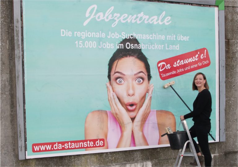Mit Großraumplakaten wirbt das Fachkräftebüro des Landkrei-ses Osnabrück an vielen Orten im Osnabrücker Land. - Foto: Jobzentraleten wirbt das Fachkräftebüro des Landkrei-ses Osnabrück an vielen Orten im Osnabrücker Land. - Foto: Jobzentrale