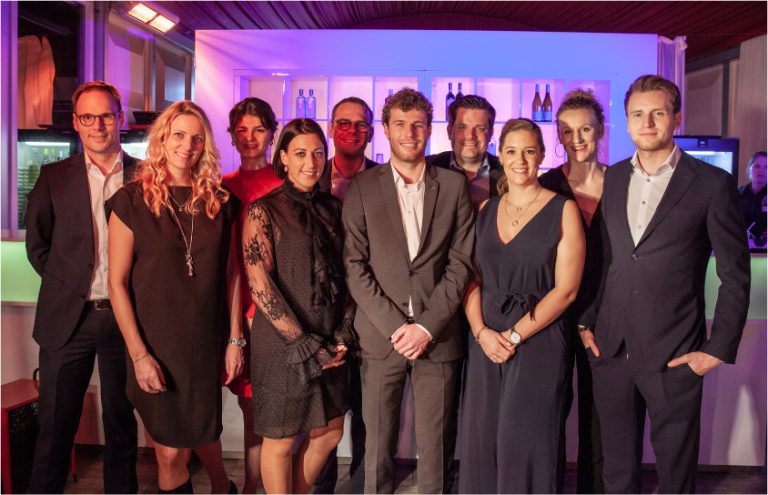 Neues WJ-Vorstandsteam 2020 (v.l.): Thomas Twelkemeier (PKF WMS Bruns-Coppenrath und Partner mbB, Osnabrück), Julia Eilers (FRIMO Group GmbH, Lotte), Kirsten Schwake (IHK Osnabrück - Emsland - Grafschaft Bentheim, Osnabrück), Carla Editha Högermann (A. Rawie GmbH & Co. KG, Osnabrück), Andreas Trame (VGH Hagensieker & Trame GmbH, Osnabrück), René Richter (Richter Metallbau GmbH & Co KG, Hagen a.T.W.), Michael Dörenkämper (brg büro reform GmbH & Co. KG, Osnabrück), Christina Marchel (Heinz Marchel GmbH & Co. KG, Wallenhorst), Elisabeth Greve (Pricewaterhouse Coopers AG, Osnabrück) und Julian Hügelmeyer (Julian Hügelmeyer Entertainment, Osnabrück). - Foto: IHK Osnabrück