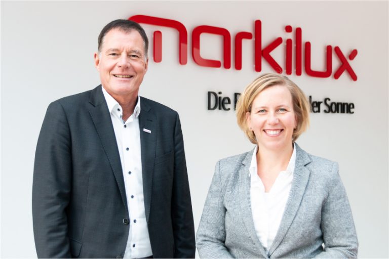markilux geht ab dem 2. Februar 2020 mit neuem Markendesign an den Start. Klaus Wuchner, Geschäftsführer für Vertrieb und Marketing und Christiane Berning, Leiterin der Abteilungen Marketing und Business Development, erklären, man wolle mit dem neuen Corporate Design noch klarer kommunizieren, dass markilux ein erfolgreiches, modernes Unternehmen ist. Zudem möchte sich der Markisenproduzent mit seinem neuen Look noch stärker vom Wettbewerb abheben. - Foto: markilux