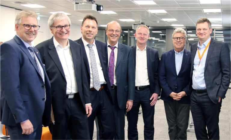 (v.l.n.r.) Thomas Lammering (Stadt Detmold), Rolf Merchel (GILDE), Frank Hilker (Stadt Detmold), Rainer Heller (Stadt Detmold), André Sombecki (Weidmüller), Helmut Merwitz (Merwitz Architekten) und Jörg Timmermann (Weidmüller) - Foto: GILDE-Wirtschaftsförderung