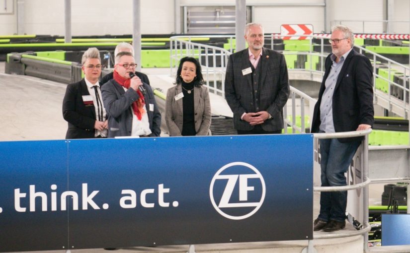 V.l.n.r.: Ilka Bergrath (Team-Direktorin ab dem 01.04.2020), Hans-Jürgen Klumpe (aktueller Tea,-Direktor), Ulrich Hadasch (verdeckt, Partnerdirektor), Britta Deuwerth und Michael Bühren (Gebietsdirektoren BNI Nordwest), Bernd Harenkamp, ehemaliger Gebietsdirektor). Foto: Johannes Wesner, Wallenhorst