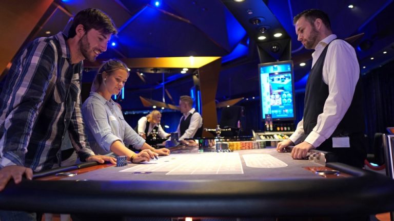 Während des Projektes besuchten die Studenten die Spielbanken der Gauselmann Gruppe und konnten sich vor Ort einen Eindruck vom Ambiente verschaffen. - Foto: Gauselmann AG