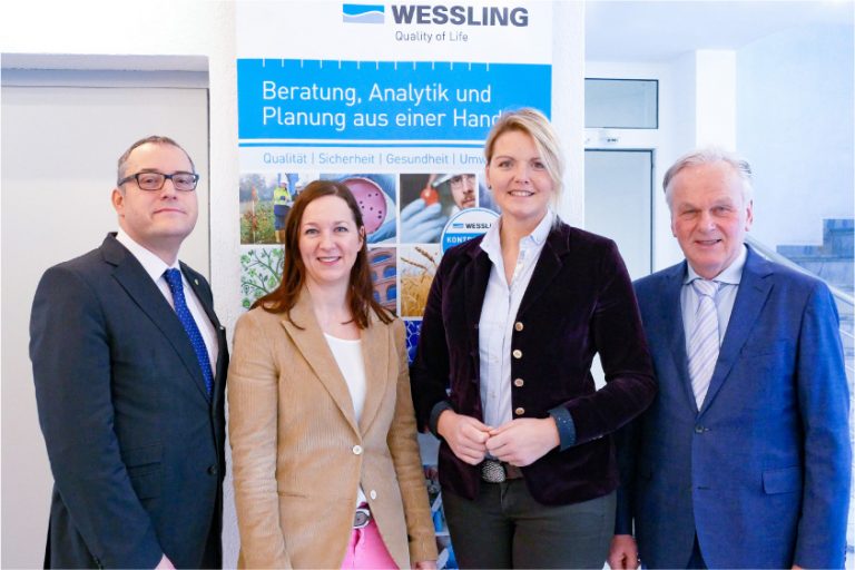 v.l. Frank-Norbert Oehlert (NRW-Landesgeschäftsführer des Wirtschaftsrates der CDU e.V.), Diana Weßling (Gesellschafterin WESSLING GmbH), Christina Schulze Föcking (MDL) und Unternehmensgründer Dr. Erwin Weßling - Foto: ©WESSLING