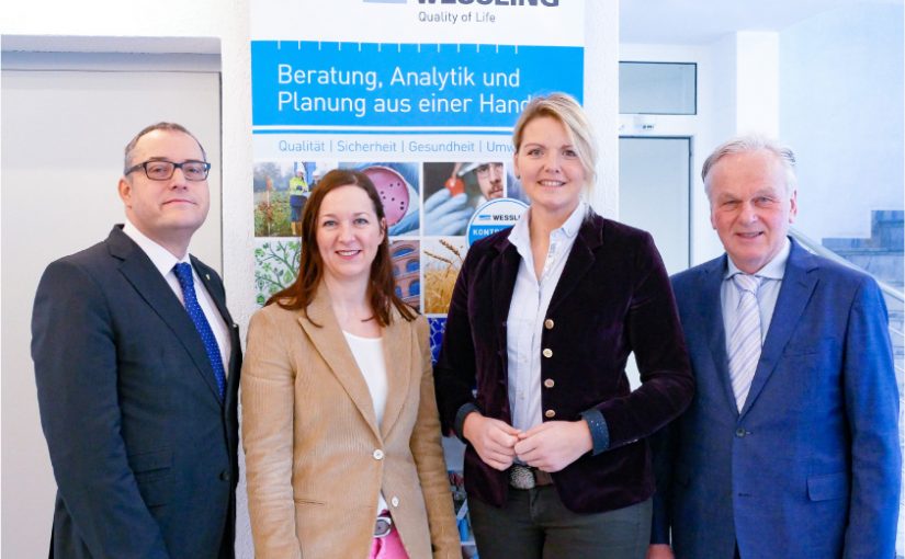 v.l. Frank-Norbert Oehlert (NRW-Landesgeschäftsführer des Wirtschaftsrates der CDU e.V.), Diana Weßling (Gesellschafterin WESSLING GmbH), Christina Schulze Föcking (MDL) und Unternehmensgründer Dr. Erwin Weßling - Foto: ©WESSLING