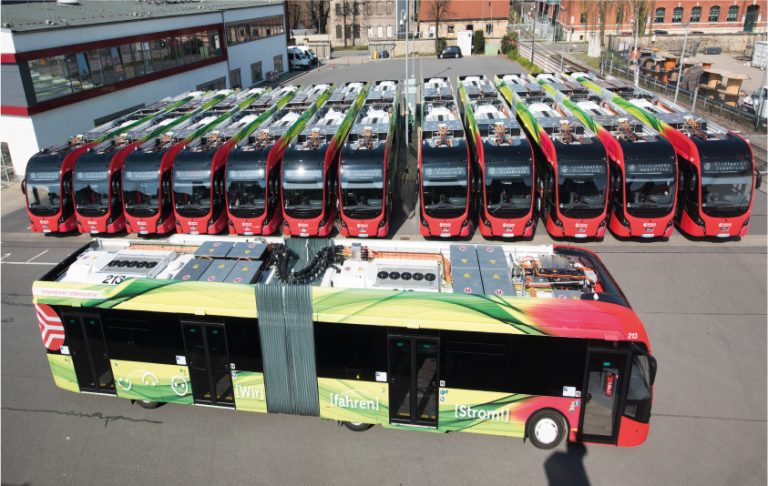 Die E-Gelenkbusflotte der Stadtwerke hat im ersten Betriebsjahr 730.000 Kilometer zurückgelegt (© Foto: Stadtwerke Osnabrück / Uwe Lewandowski).