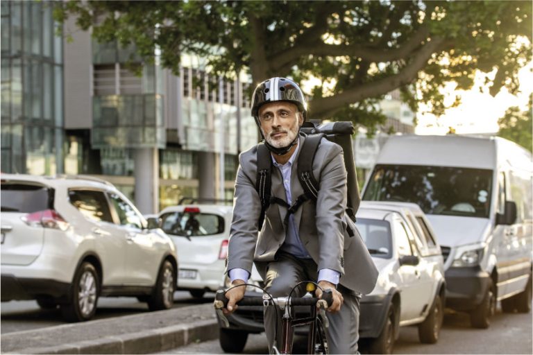 Viele Menschen im Kreis Lippe haben aktuell das Rad für sich neu entdeckt und nutzen es, um mobil zu sein und etwas für ihre Fitness und Gesundheit zu tun. Foto: AOK/hfr.