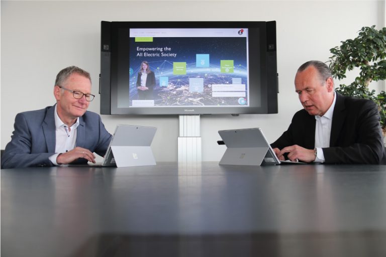 (v.l.n.r.) Auch CTO Roland Bent und CEO Frank Stührenberg beantworteten Kundenfragen im Live-Chat. - Foto: Phoenix Contact