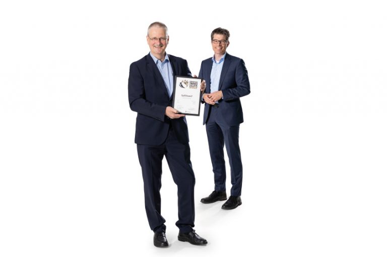 DENIOS Innovation: v. li. Dipl.-Ing. Andreas Roither und Dr. Jan Regtmeier - Foto: DENIOS /German Innovation Award
