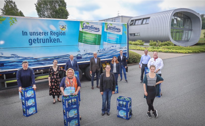 Von links nach rechts: Sascha Berg (Lokschuppen Bielefeld), Daniela Werning (Wenings Weinstube Bielefeld), Hermann-Josef Veith (Verkaufsleiter Gastronomie Mineralquellen Wüllner), Maik-Ramforth-Wüllner (Geschäftsleitung Mineralquellen Wüllner), Saskia Huneke (Marketingleitung Mineralquellen Wüllner), Andy Marten (Landhotel Jäckel), Berthold Peitz (Landhaus Jägerkrug), Stefan Huchler (Landhaus Jägerkrug), Ruth Kordbarlag (KaffeeWirtschaft Bielefeld), Miriam Kröger (DEHOGA Ostwestfalen), Regine Tönsing (DEHOGA Ostwestfalen). - Foto: Mineralquellen Wüllner/Sarah Jonek).