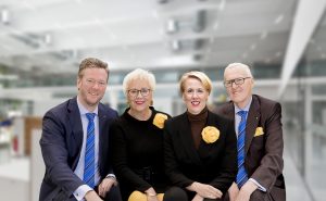 Philip Harting, Margrit Harting, Maresa Harting-Hertz und Dietmar führen in der zweiten und dritten Generation die HARTING Technologiegruppe (von links nach rechts). - Foto: HARTING