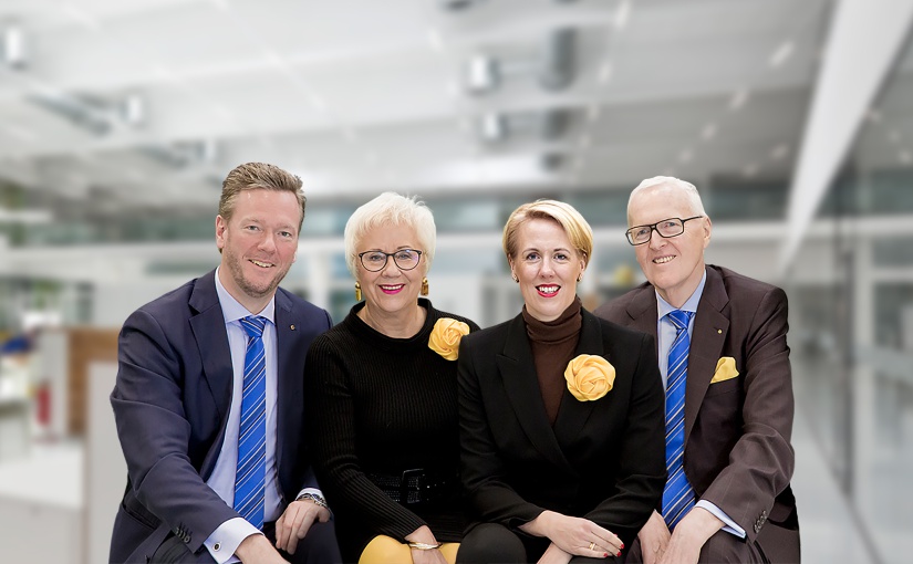 Philip Harting, Margrit Harting, Maresa Harting-Hertz und Dietmar führen in der zweiten und dritten Generation die HARTING Technologiegruppe (von links nach rechts).  - Foto: HARTING