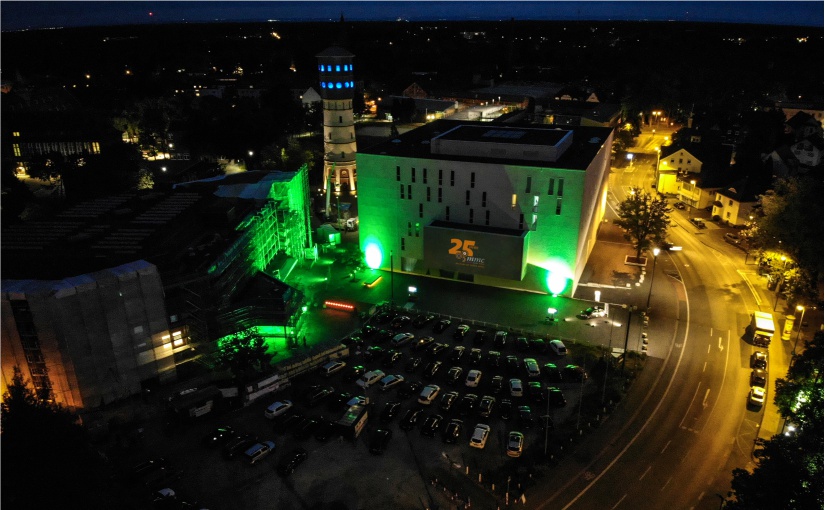 AuKuKi auf dem Parkplatz am Theater. - Foto: Kultur Räume Gütersloh