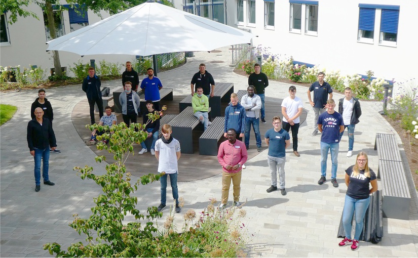 31 Auszubildende sind bei Depenbrock Bau in ihre berufliche Zukunft gestartet. Foto: Rennegarbe/Depenbrock Bau