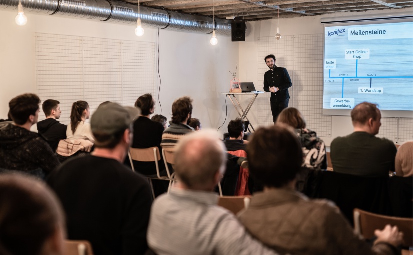 Münsters Social-Start-up-Szene trifft sich bei der Social Impact Night, die das nächste Mal am 7. September in der Hafenkäserei stattfindet. Dieses Foto ist bei einer Veranstaltung vor Corona entstanden. -(Foto: Christian Berlin)