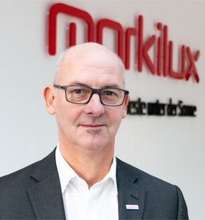 Michael Gerling, Geschäftsführer für Technik und Produktion bei markilux, freut sich über die Auszeichnung der ICONIC AWARDS 2020. Prämiert wurde die „Selection MX“, eine neue metallische Farbrange der drei MX-Modelle des Markisenherstellers. Das Unternehmen erhielt den Preis „Innovative Architecture - Selection*“ und „Innovative Material - Selection*“ in den Wettbewerbskategorien: „PRODUCT“ und „INNOVATIVE MATERIAL“. - Foto: markilux