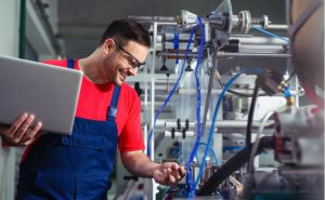 Im Spitzencluster it's OWL bekommen KMU aus OstWestfalenLippe dank des Technologietransfers eine besondere Fördermöglichkeit und werden dadurch bei der Digitalisierung ihres Unternehmens unterstützt. Foto: zorandim75 – stock.adobe.com