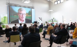 Begrüßung der Teilnehmer der Veranstaltung durch Dr. Bernd Althusmann (Stellv. Ministerpräsident und Niedersächsischer Minister für Wirtschaft, Arbeit, Verkehr und Digitalisierung) per Videobotschaft. - Foto: Ems-Achse