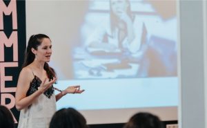 Sonja O’Reilly will mit #SheDoesFuture für junge Mädchen online einen Ort für Information, Austausch und Vernetzung schaffen. - ©Jacqueline Nolting - www.jacqueline-nolting.de