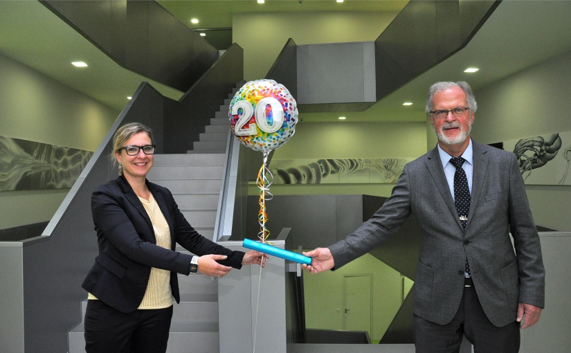 Nach 20 Jahren Stabübergabe beim Verein Bioanalytik in Münster. Klaus-M. Weltring und Dr. Kathleen Spring.