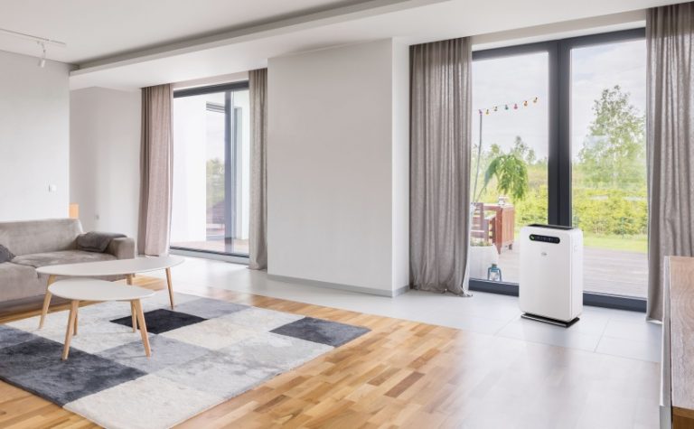 Die mobilen Luftreiniger LRM von Remko – sie filtern bis zu 99,975 % der Viren und Schadstoffe aus der Raumluft. Foto: REMKO GmbH & Co. KG, Lage