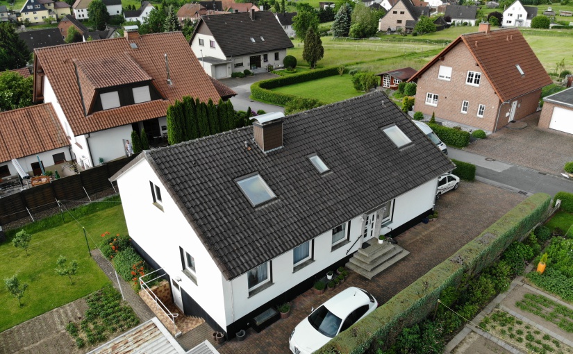 Haus vor der Aufstockung mit Holzbau. - Foto: Kaiser-Haus