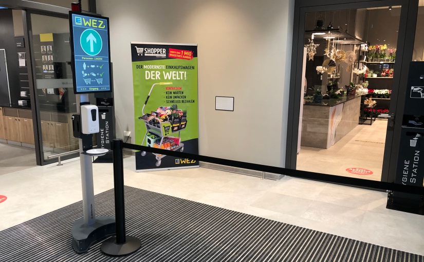 BERNSTEIN Hygienestation im Supermarkt. - Foto: BERNSTEIN