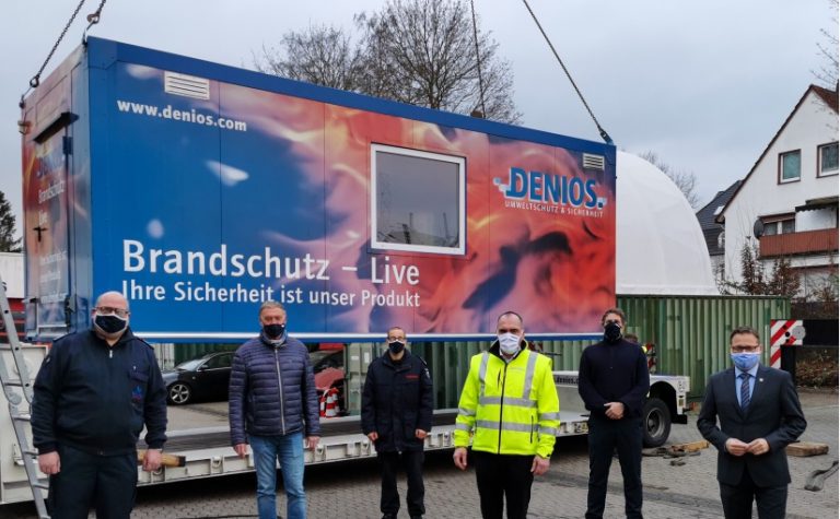 v.li.: Stefan Meier, Leiter der Feuerwehr BO, Stefan Tödtmann, Beigeordnete Bürgerdienste, Dennis Theiling, Stadt BO, Horst Rose, CSO DENIOS AG, Rainer Lange-Hitzbleck, Mitglieder der Geschäftsleitung DENIOS AG, Lars Bökenkröger, Bürgermeister BO. - Foto Stadt Bad Oeynhausen,