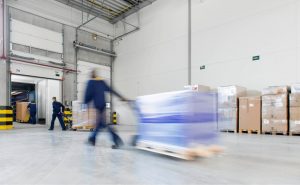 Koch International übernimmt sowohl die Webshop-Entwicklung als auch die Kommissionierung, das Labeling und Retourenmanagement in der Kontraktlogistik. - Foto: Koch International.