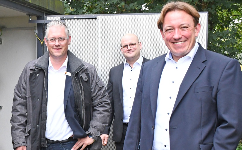 Dr. Marc Schrameyer (r.) und David Ostholthoff (l.) sind das Duo an der Spitze der Aufsichtsräte der einzelnen Stadtwerke-Gesellschaften. Tobias Koch ist ab sofort als alleiniger Geschäftsführer der Stadtwerke-Netzgesellschaft tätig. Er ist der einzige hauptamtliche Geschäftsführer in der Stadtwerke-Unternehmensgruppe. - Foto: SWTE