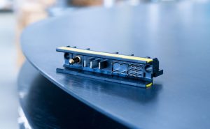 Die flexible und selbst konfigurierbare Board-Lösung har-modular® setzt neue Maßstäbe für die miniaturisierte Power und Datenübertragung im Gerät. - Foto: HARTING