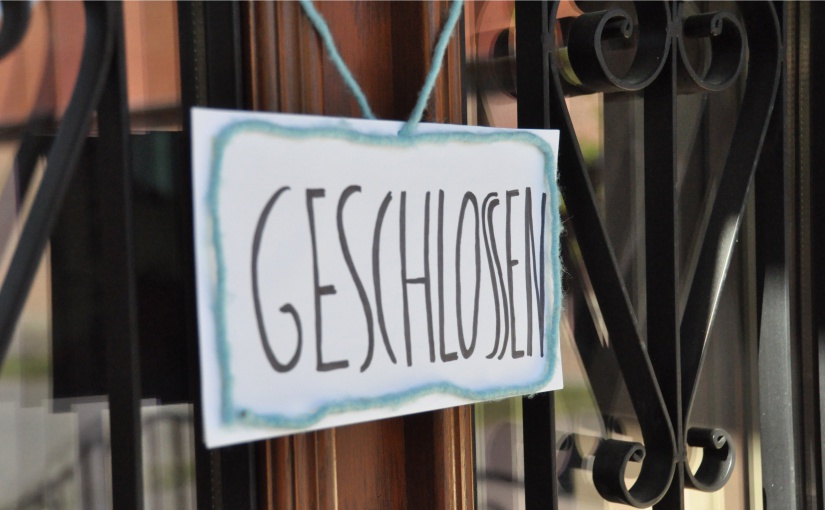 Geschlossen - und zwar schon lange. Die Betriebe brauchen eine Perspektive, sagt Michael Kösters vom Münsterland e.V. - Foto: "Geschlossen"-Schild © Münsterland e.V.